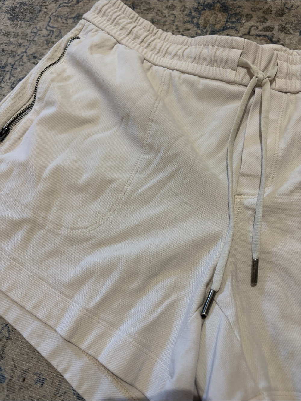 Athleta cream Drawstring elastic shorts Shorts with Zip Pockets - Sz 10 - Picture 2 of 6
